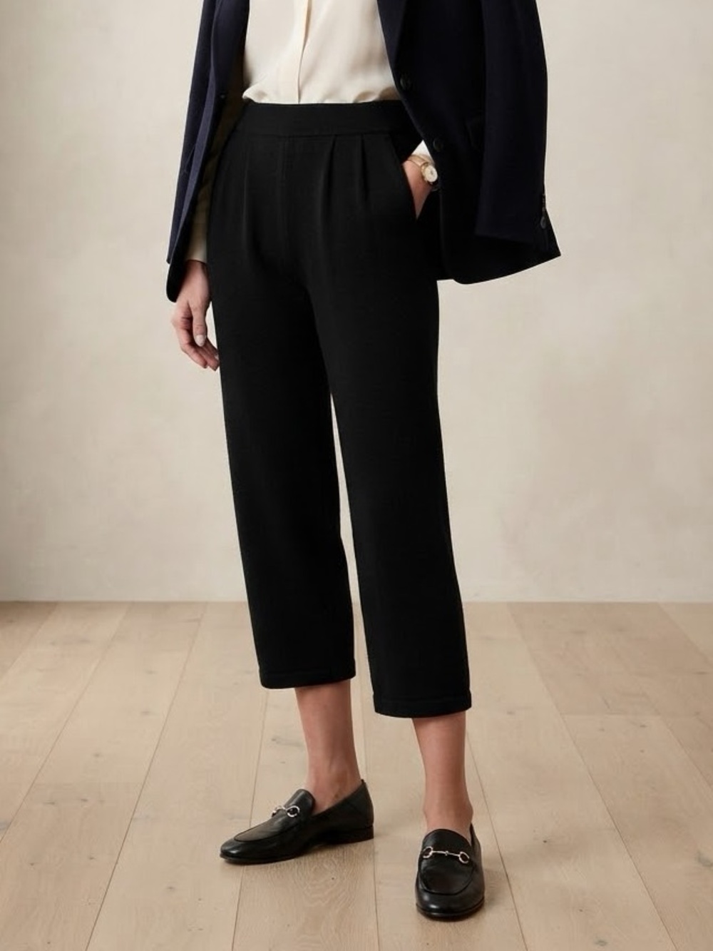 ST. JOHN COLLECTION BY MARIE GRAY Vintage Black Knit Pleated Crop Pants Size 10